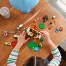 Foto van speelgoed 12_77049 LEGO® Animal Crossing™ Isabelle op visite77049_77049_Lifestyle_Build_crop.jpg
